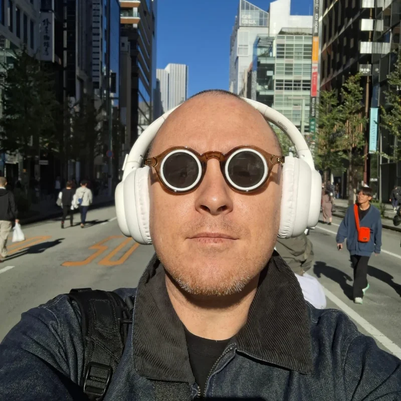 Portrait of the artist Samy San in a Tokyo street